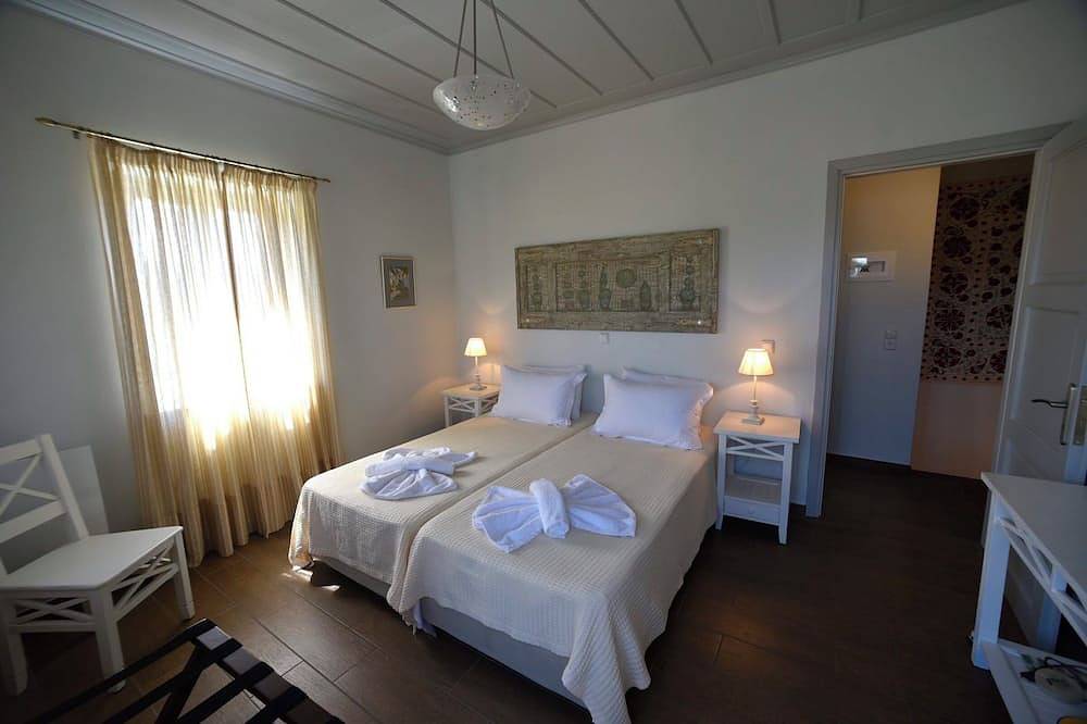 Charming maisonette in Molyvos in an ideal location in Petra, Lesbos