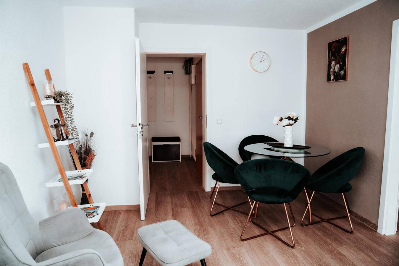 Ganze Wohnung, Apartment „Ella 1“ mit Seeblick, Balkon und Wlan in Friedrichshafen, Region Bodensee-Oberschwaben