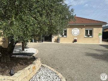 Gîte pour 6 personnes, avec terrasse à Pérouges