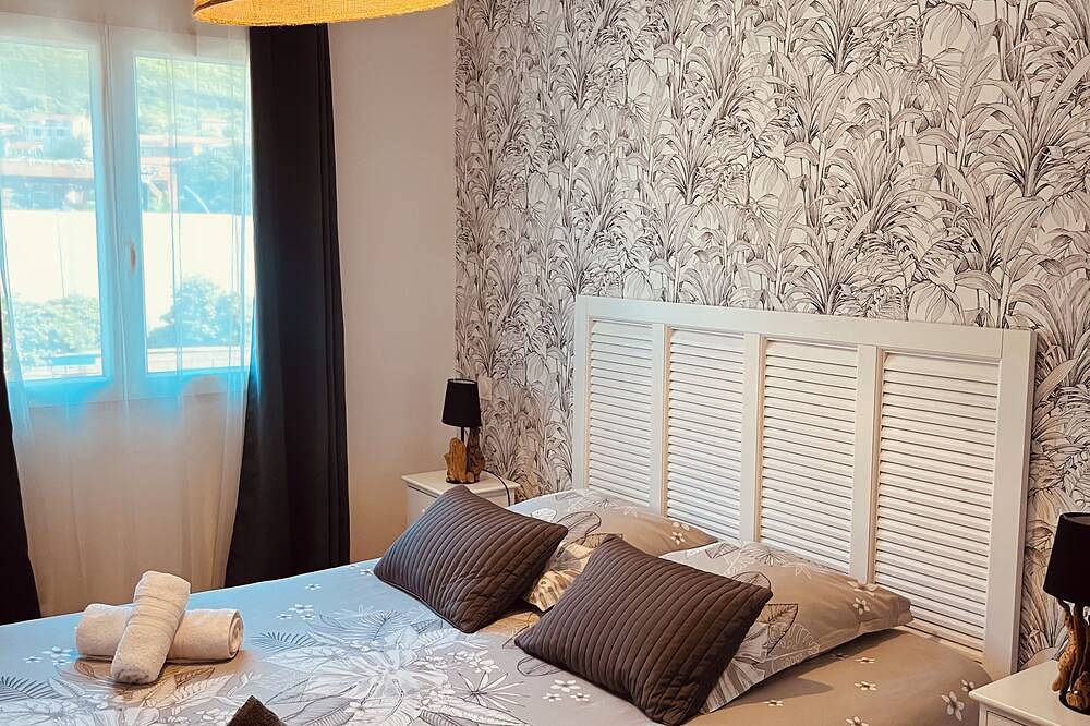 Superior apartment 2 bedrooms sea view in front of the beach in Galéria, Parc naturel régional de Corse