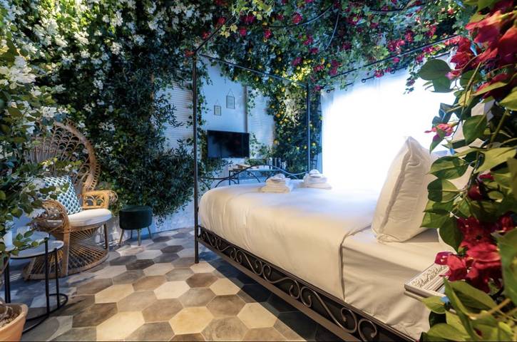 Gîte pour 2 personnes, avec terrasse ainsi que piscine et jacuzzi à Roquebrune-sur-Argens - 2