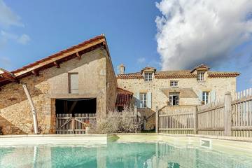 Gîte pour 6 personnes, avec jardin et terrasse à Loubejac