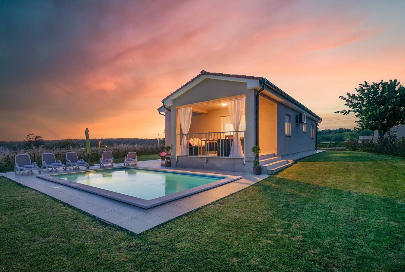 Family holiday house with private pool and playground in Barban, Südküste Istrien