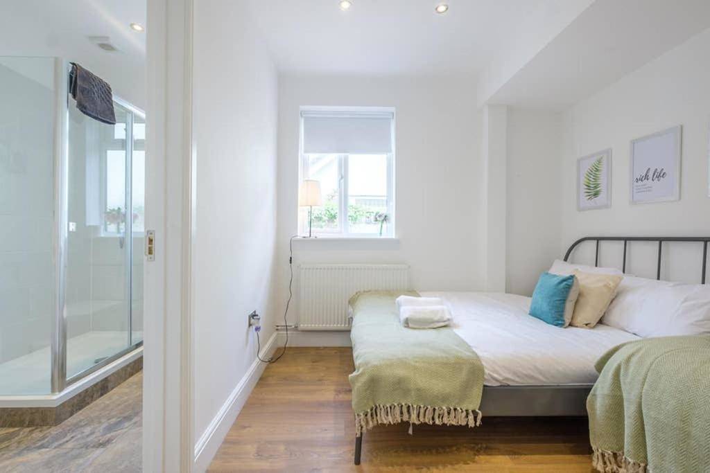 Gorgeous Luxury Chalet, New Forest & Coast & in Hordle, Hampshire