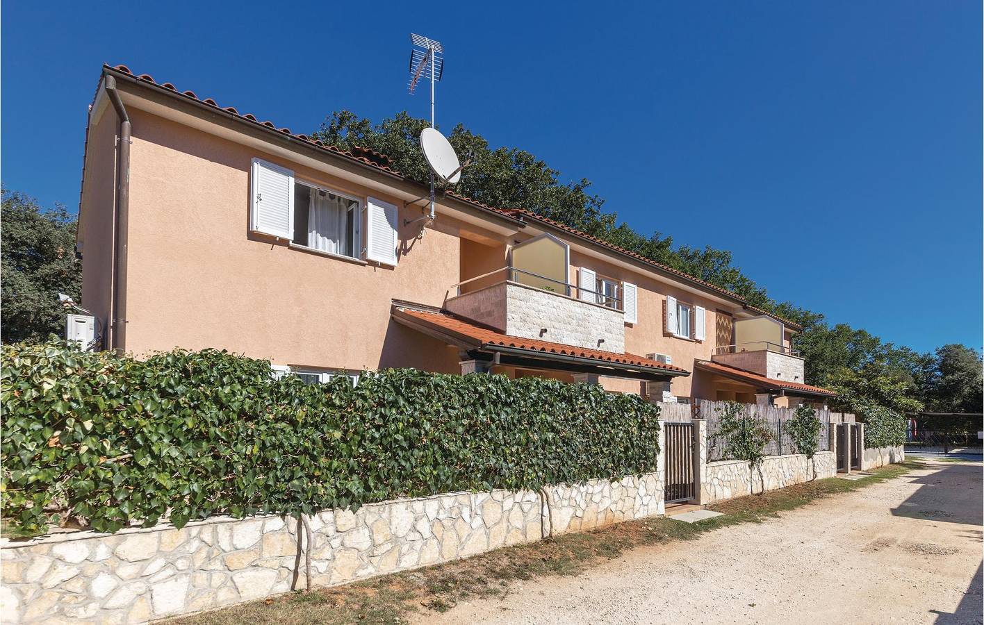 Apartamento vacacional entero, Acogedor apartamento con terraza, WiFi y a 1 km de la playa in Banjole, Costa sur de Istria