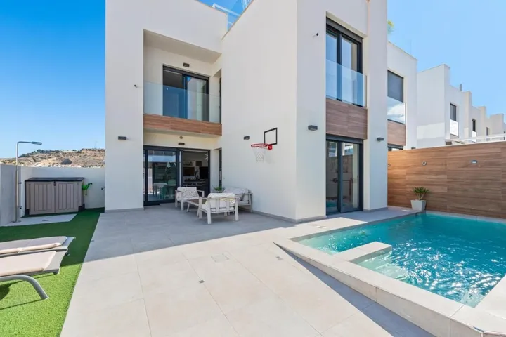 Apartamento de vacaciones para 9 personas, con balcón y piscina - 1