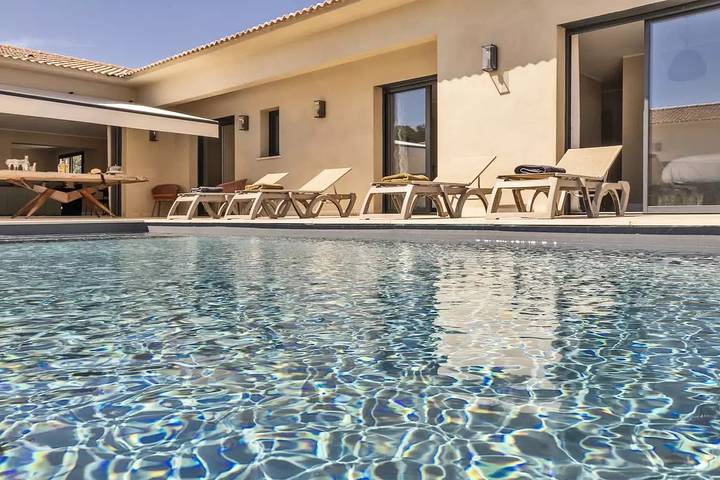 Villa pour 6 personnes, avec jardin et piscine