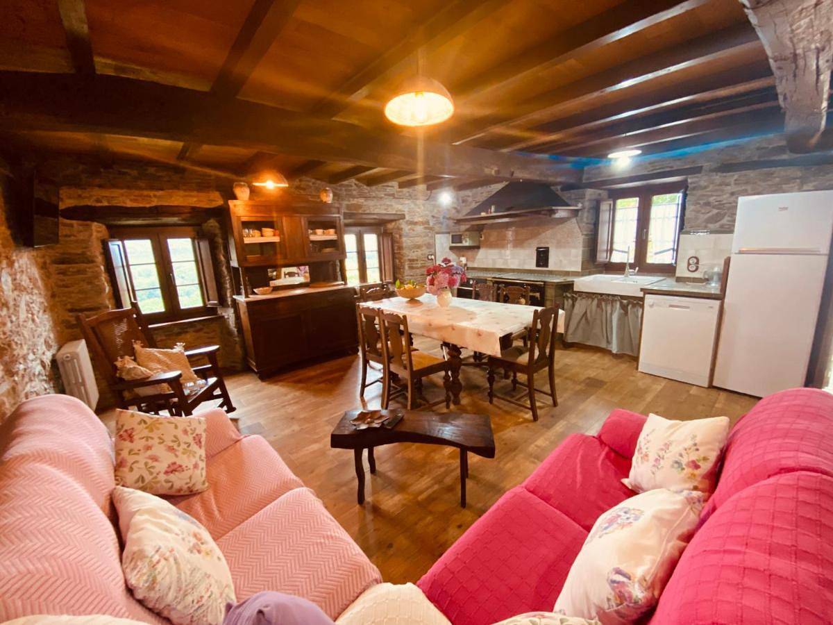 Three-Bedroom House in El Franco, Costa Verde