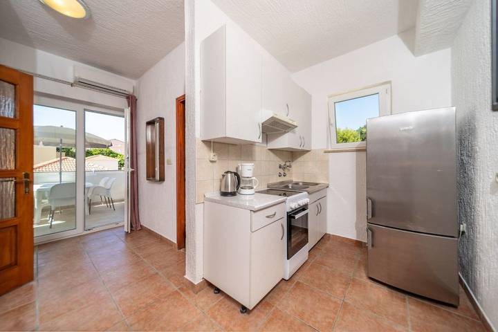 Entire apartment, Apartment in Barbat with Balcony, Air condition (660-3) in Barbat na Rabu, Rab