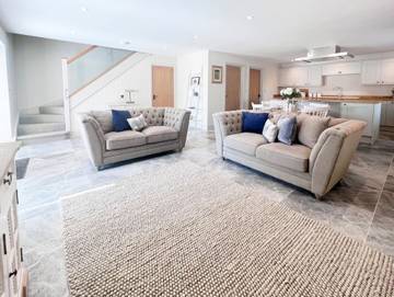 Log Cabin for 4 People in Wiltshire, South West England, Photo 2