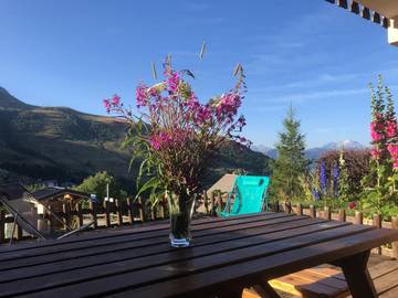 Gîte pour 4 personnes, avec terrasse et vue à Montgellafrey