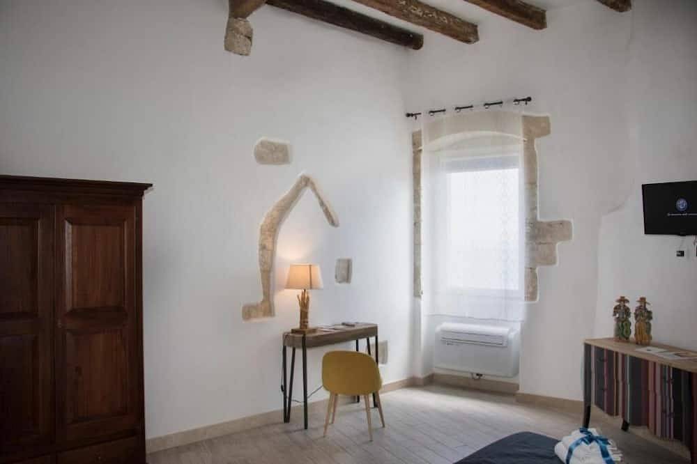 In the heart of Ortigia, close to the beach of Calarossa,. in Syracuse, Province de Syracuse