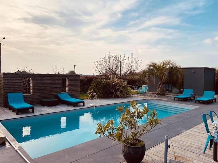 Location de vacances pour 8 personnes, avec piscine ainsi que jacuzzi et jardin à La Guerche-de-Bretagne