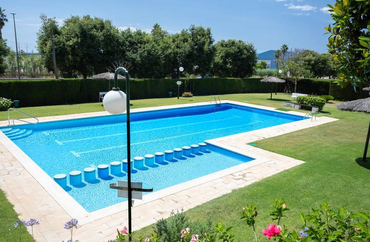 Ferienwohnung für 8 Personen, mit Ausblick und Terrasse sowie Pool und Garten in Costa Barcelona - 2