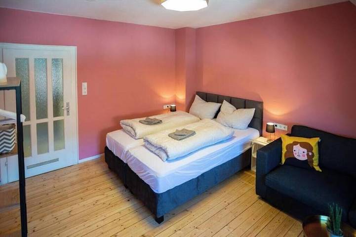 Ganze Wohnung, Zentrale Design-Wohnung mit privatem Parkplatz in Würzburg, Fränkisches Weinland