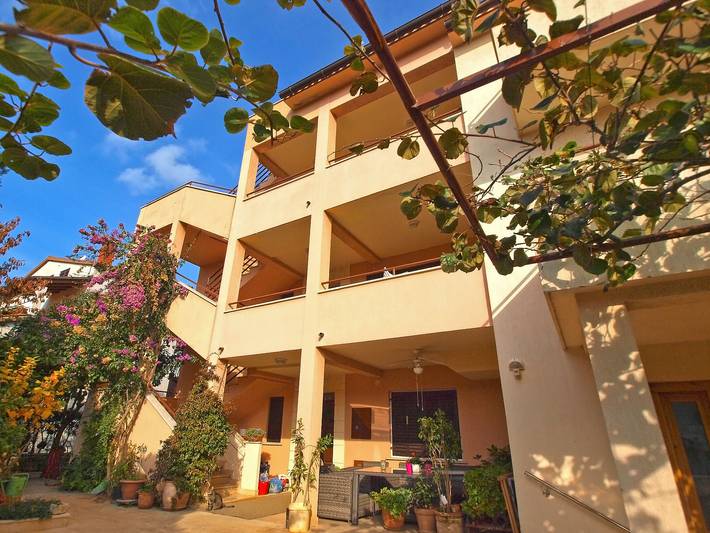 Apartamento entero, Apartamento de vacaciones para 4 personas con terraza in Banjole, Costa sur de Istria