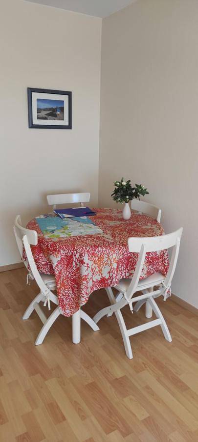 Appartement entier, Studio avec vue sur mer à Granville. Plage à 3 min in Granville, Côte de la Déroute