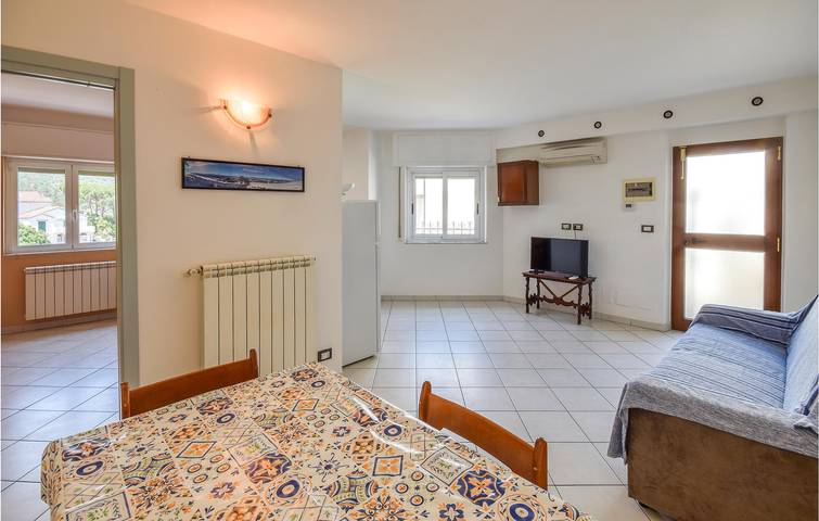 Appartamento con terrazza ariosa: Parco, AC, Internet, Letto per bambini | 1.5km Spiaggia in Spotorno, Riviera di Ponente