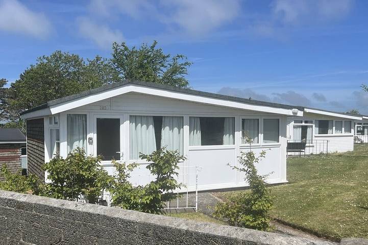 Chalet for 4 people, with balcony in Dartmouth