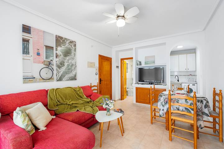 Entire apartment, Apartment 'Buen Ambiente' with Shared Pool, Shared Garden and Wi-Fi in La Zenia, Orihuela