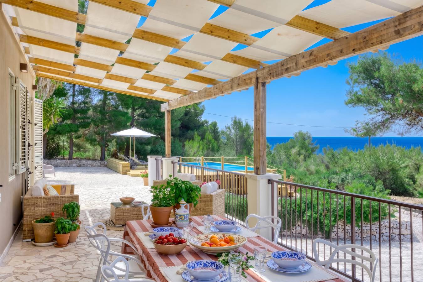 Villa panoramica con piscina, a 2km dalla sabbia in Salve, Golfo di Taranto