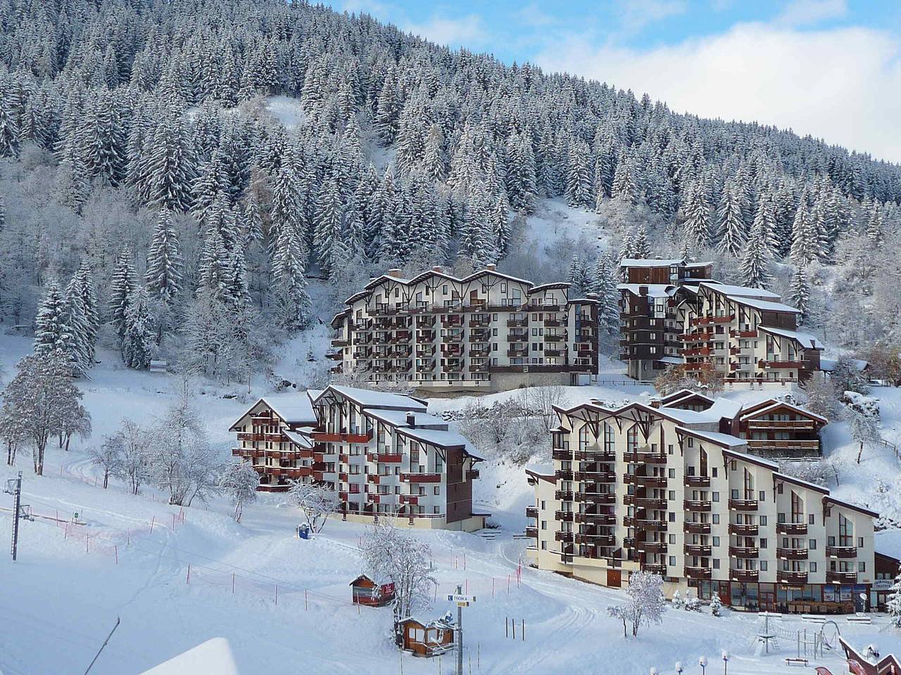 Apartamento entero, Dúplex luminoso a pie de pistas para 9 pers, mascotas permitidas in La Tania, La Perrière