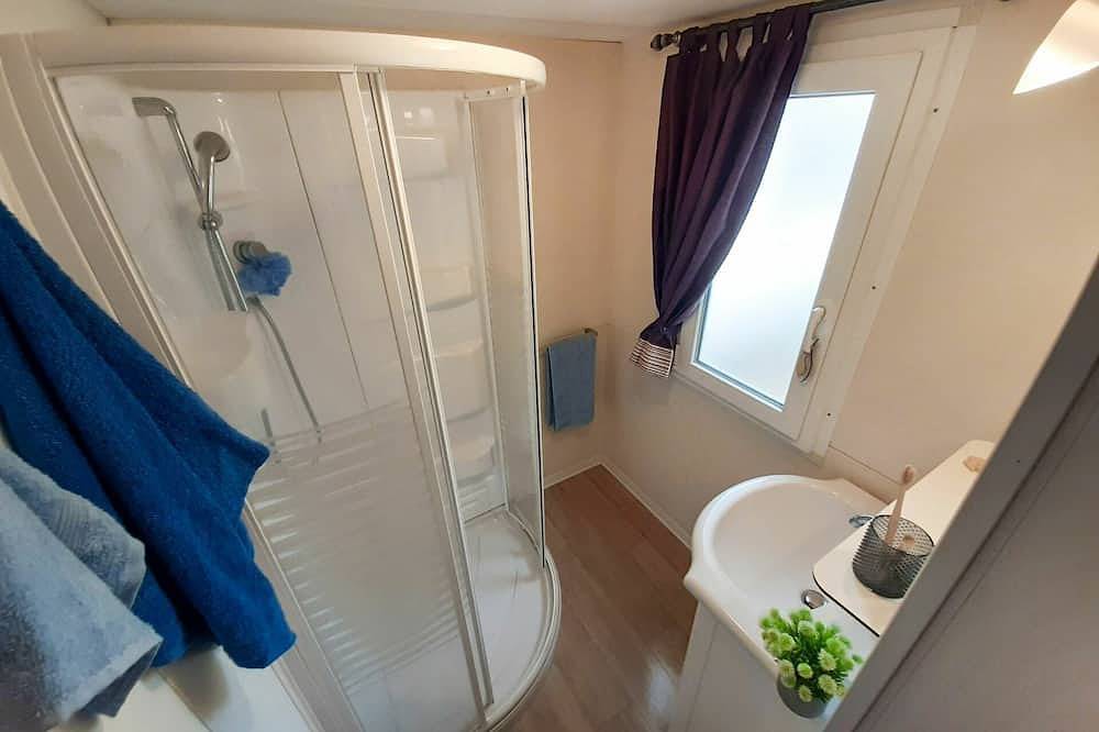 Lovely apartment in villa for 6 guests with Wifi, pool, A/C and terrace in Marina di Bibbona, Bibbona