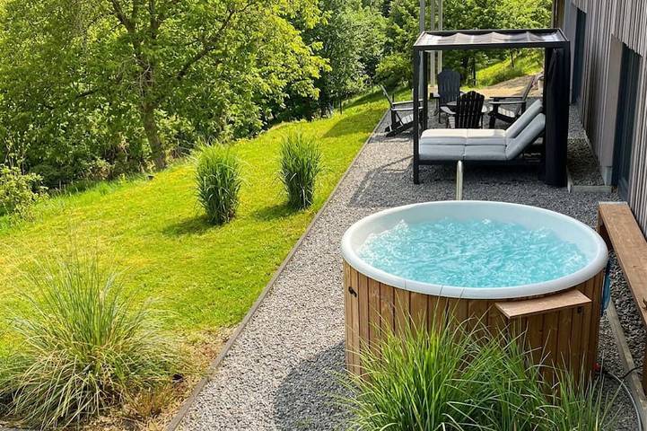 Ferienwohnung für 4 Personen, mit Sauna und Balkon sowie Garten und Whirlpool in Wermelskirchen