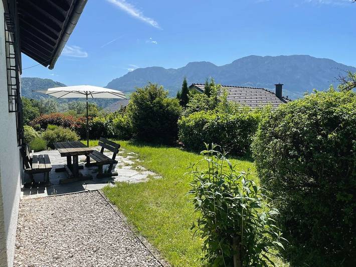 Ferienhaus in Nussdorf mit Schwimmbecken in Nußdorf am Attersee, Attergau