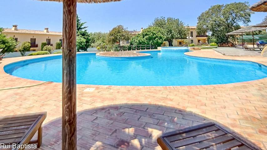 Casa de férias para 4 pessoas, com Varanda e Jardim e ainda Piscina infantil em Pêra