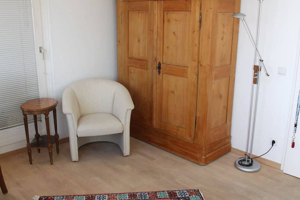 Ganze Wohnung, Ruhiges Zimmer in der City West Berlin-Wilmersdorf mit luxuriöser Regendusche in Berlin Innenstadt, Berlin