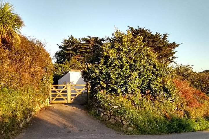 Holiday rental for 8 people, with garden and balcony, with pets in Praa Sands