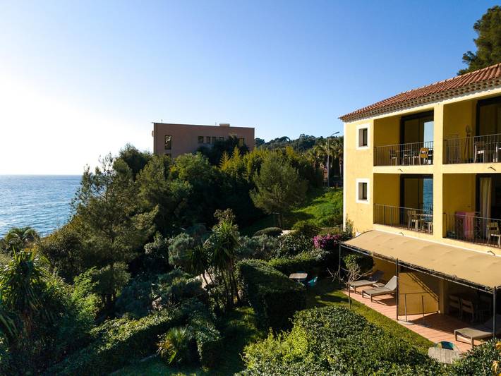 Location de vacances pour 4 personnes, avec balcon à Rayol-Canadel-sur-Mer