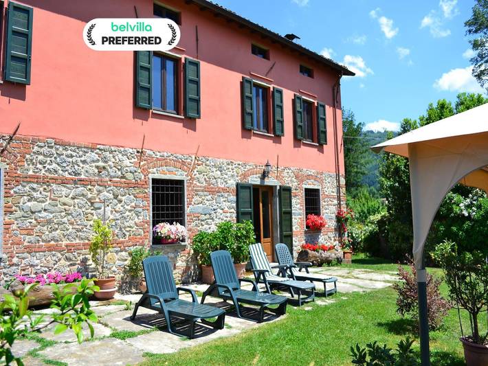 Agriturismo per 12 persone, con giardino, adatto a famiglie con bambini in Castiglione di Garfagnana