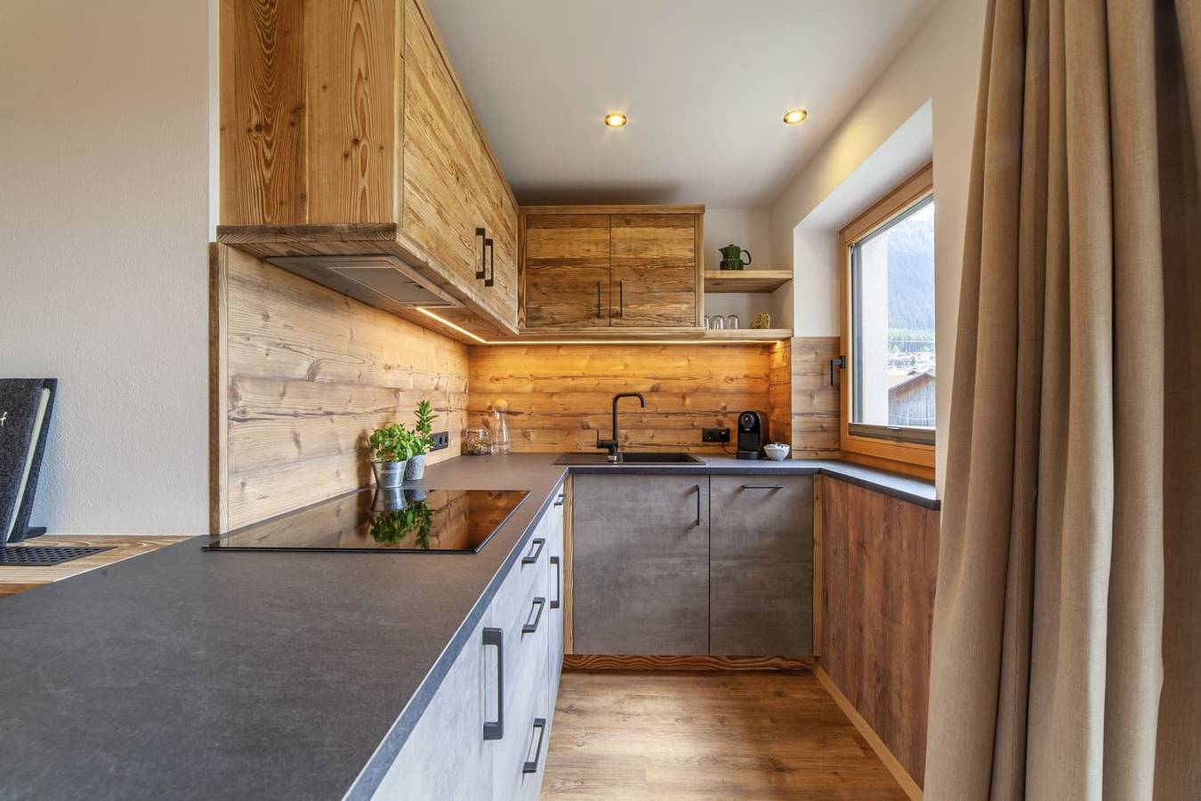 Ganze Wohnung, Ferienwohnung 'Mühlanderhof Apt Endkopf' mit Seeblick, Gemeinschaftsterrasse und Wlan in Reschensee, Graun
