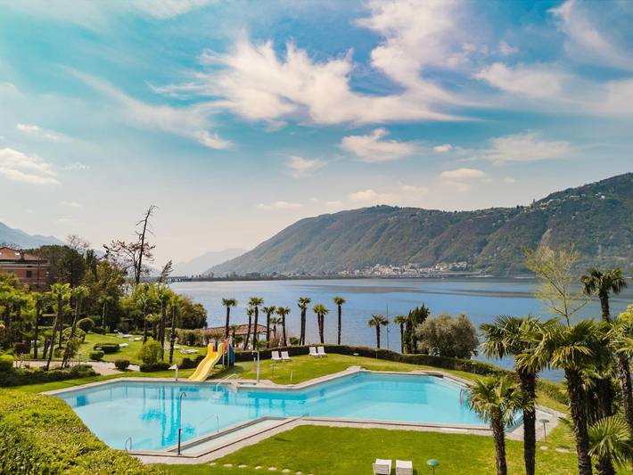 Ferienwohnung für 4 Personen, mit Balkon und Terrasse sowie Pool und Ausblick in Bissone
