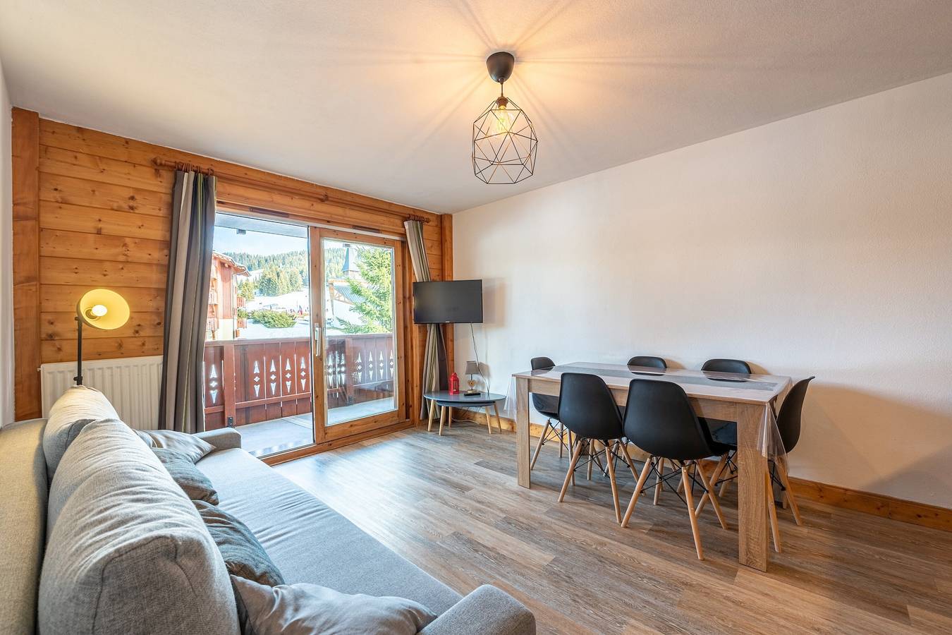 Apartamento entero, Apartamento 'Lapon H10' con vistas a la montaña y balcón in Hauteluce, Albertville region