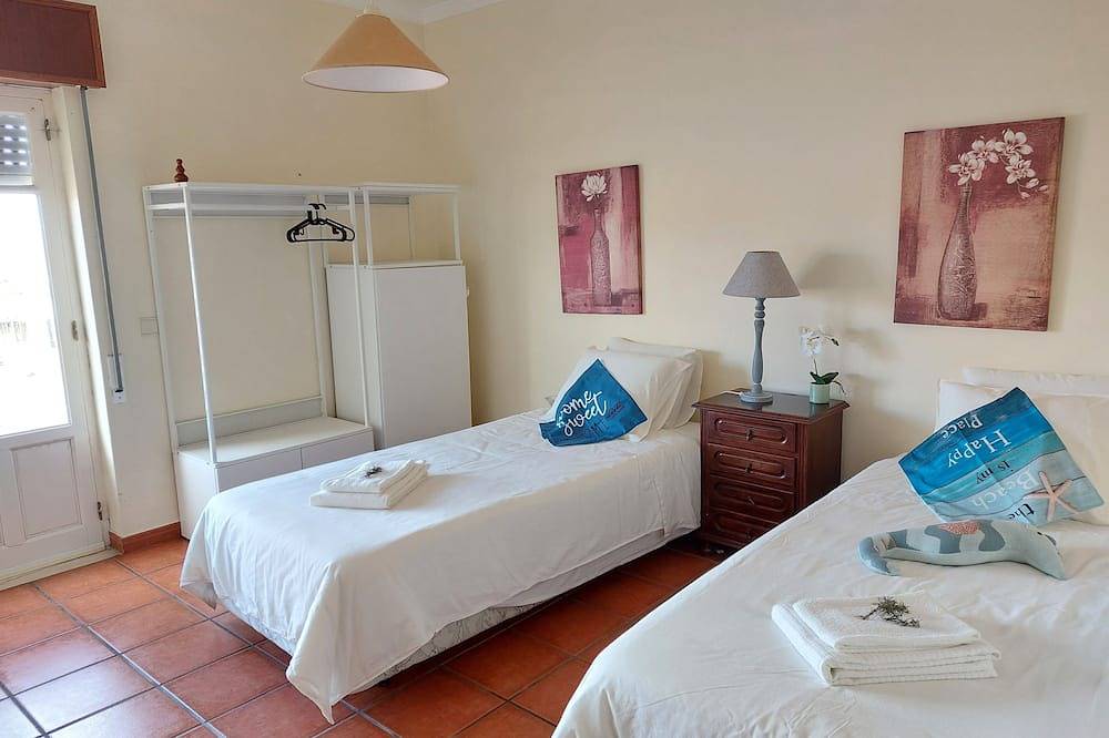Geheel appartement, 2 bedrooms beachfront in Praia do Farol, Vila Nova de Milfontes