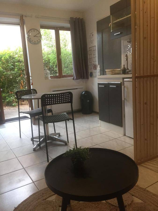 Gîte pour 2 personnes, avec terrasse dans Les Chères