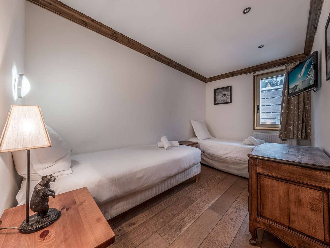 Entire apartment, Spacious ski-in/ski-out apartment - 10 guests in Courchevel 1650 (Moriond), Saint-Bon-Tarentaise