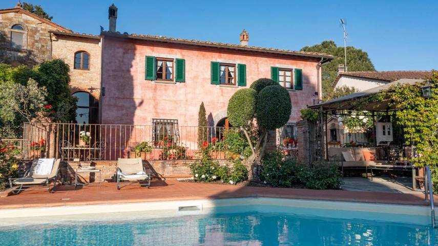 Villa con piscina per 8 persone, con giardino e piscina nonché idromassaggio in San Gimignano