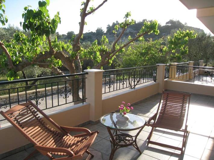 Ferienwohnung für 4 Personen, mit Garten und Ausblick in Faliraki