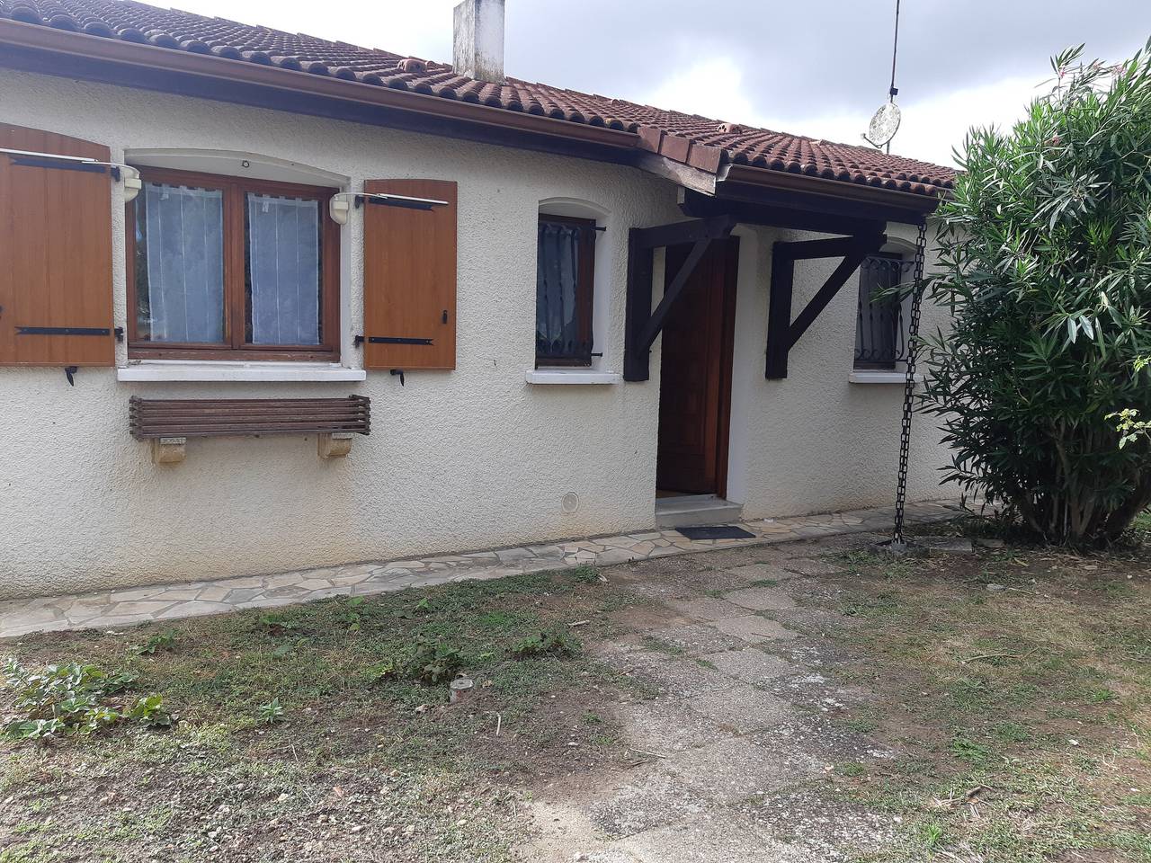 Holiday Home 'Maison De Famille' with Private Terrace and Private Garden in Saintes, Saintes region