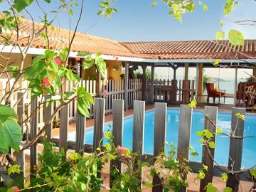 Gîte pour 10 personnes, avec terrasse et piscine dans Baignoire de Joséphine