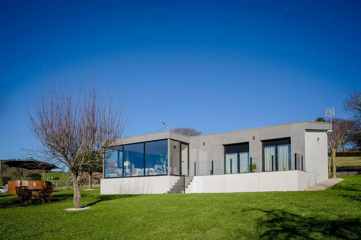 Maison de vacances pour 5 personnes, avec jardin ainsi que vue et piscine - 1
