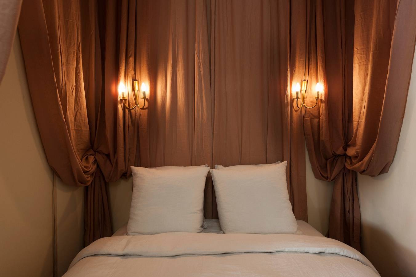 Gästezimmer „Chez Diane - Orion“: Familiensuite mit Alkoven und Boudoir in Saint-Amand-Montrond