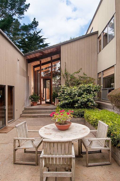 Mitte des Jahrhunderts moderne Pebble Beach Gem mit Meerblick in der Nähe von Golf in Pebble Beach, Monterey County