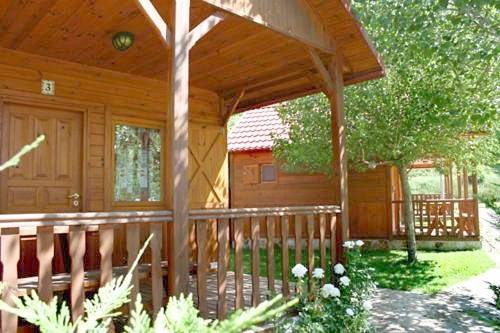 Camping pour 4 personnes, avec Balcon et Terrasse ainsi que Jardin et Piscine