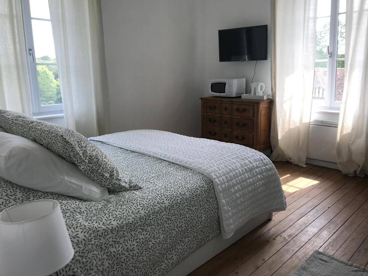 Double Room with Private Bathroom in Sainte-Marguerite-des-Loges, Livarot-Pays-d'Auge
