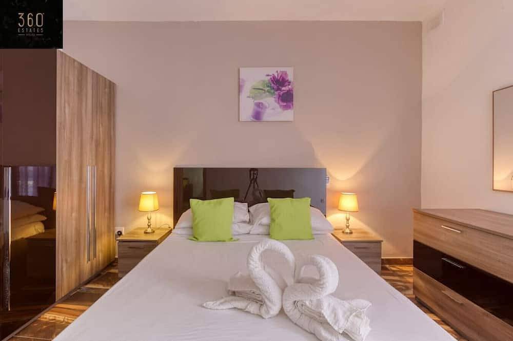 Apartamento inteiro, Central 4Br, massive Apt with private Pool & Bbq in Swieqi, Ilha de Malta